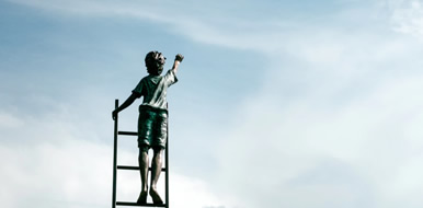 追求社會貢獻(xiàn)最大化